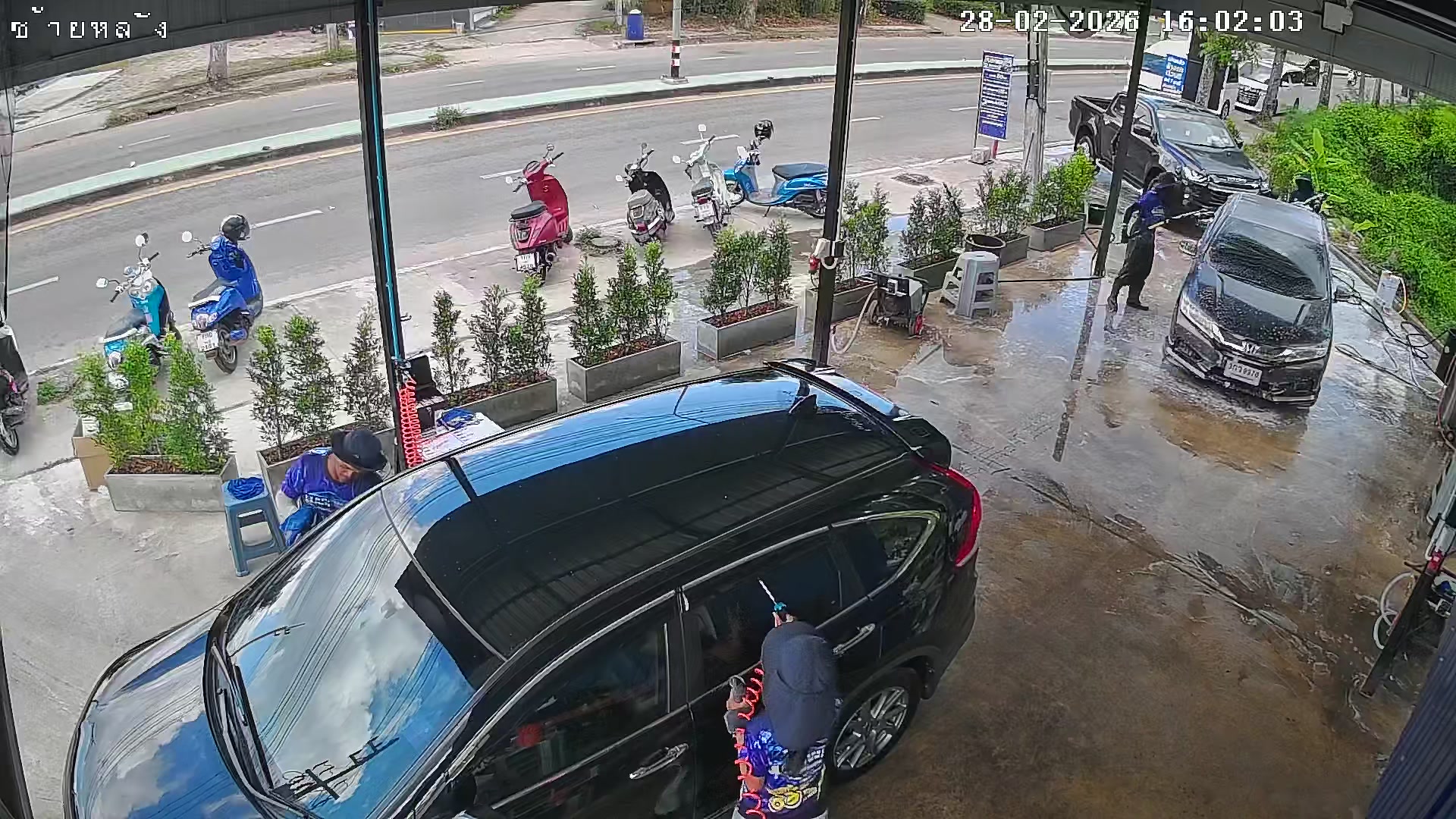 ภาพคิวรถหน้าร้าน